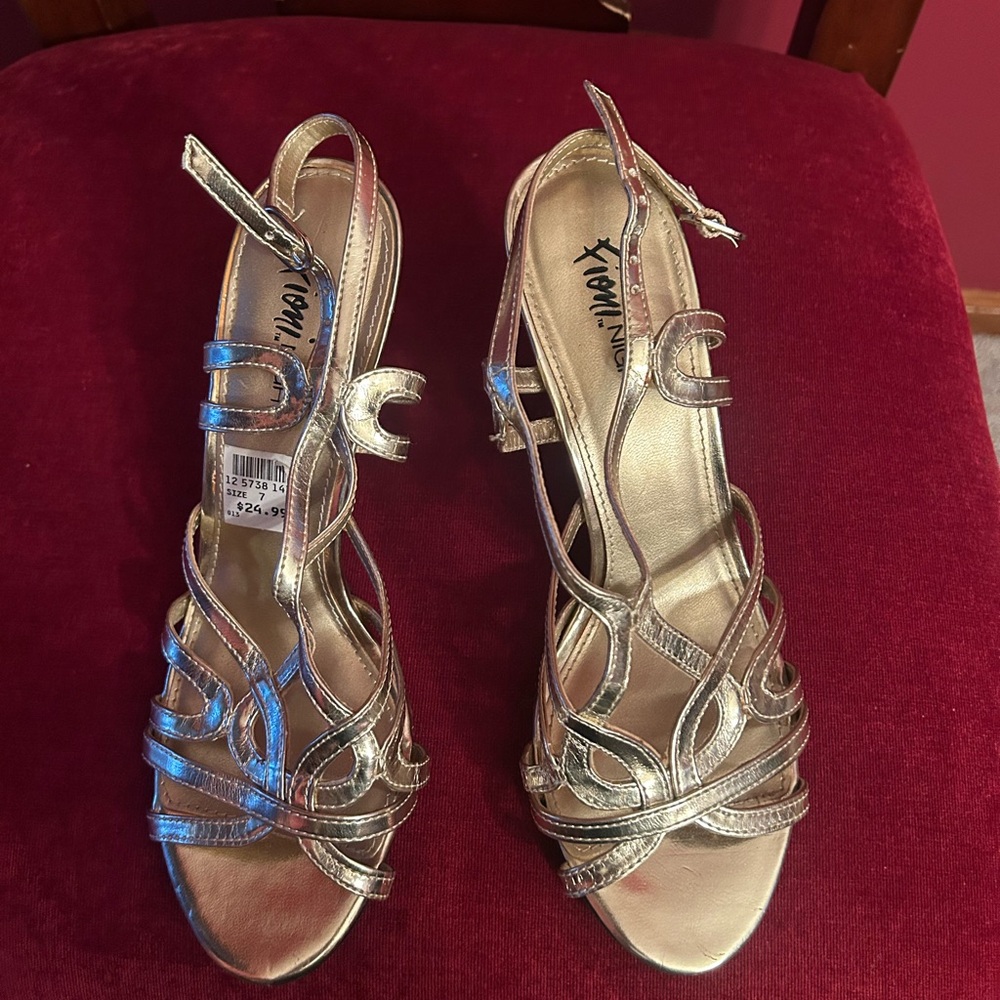FIONI Metallic Strappy Heels